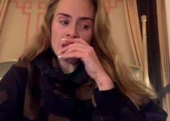 Mes lotëve, Adele njofton shtyrjen e koncertit në Las Vegas