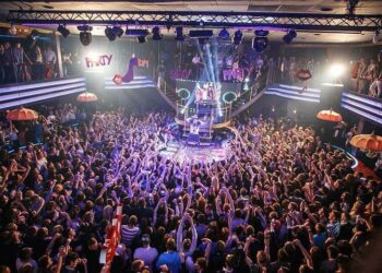 Lufta po afron, por jeta e natës në Kiev nuk ndalet, ukrainasit mes panikut dhe mohimit të rrezikut