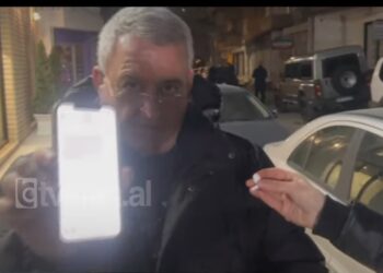 Armand Duka nxjerr SMS-në që mori para tritolit: Ik ose 60 plumba i ke në kokë