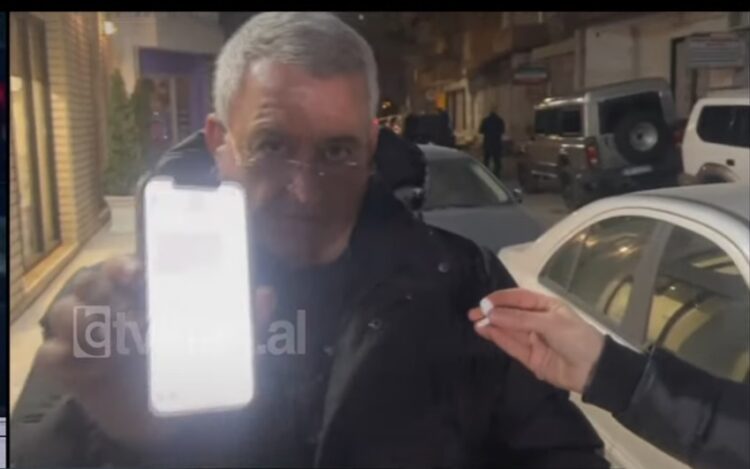 Armand Duka nxjerr SMS-në që mori para tritolit: Ik ose 60 plumba i ke në kokë