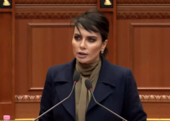 Duma thumbon Berishën: Del më i vjetri ndër ne duke kërkuar të bëjë të pamundur opozitarizmin