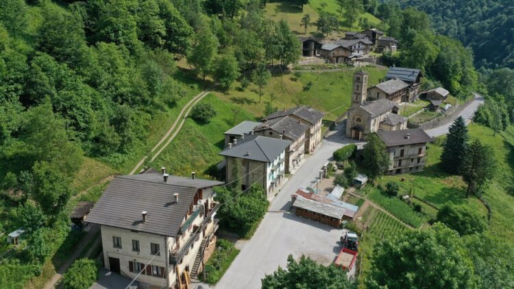 E rrallë në Itali! Ky është fshati i izoluar nga bota ku nuk flitet italisht