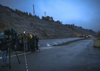 E papritshme/ Johnson rrëzon planin B për Covid, hiqen të gjitha masat e marra