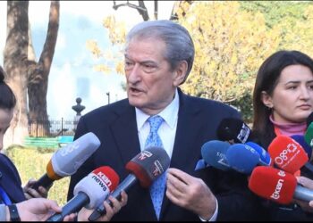 Berisha për protestën e banorëve që u prishën shtëpive: Po mashtrohen nga Qeveria! Është aferë megavjedhjeje