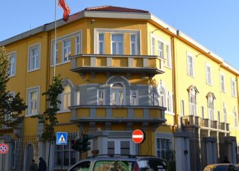 Qeveria vendos, bonus mbështetës për transportin e nxënësve dhe mësuesve në zonat e largëta