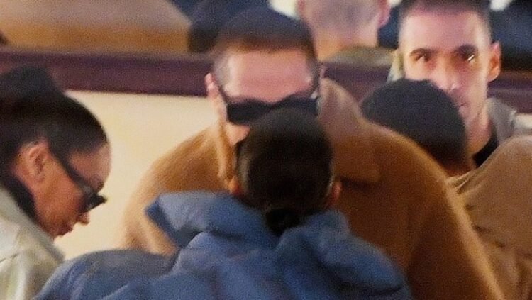 Mes postimeve ‘përgjëruese’ të Kanye West në rrjete sociale, Kim Kardashian jep puthjen e parë publike me të dashurin e ri