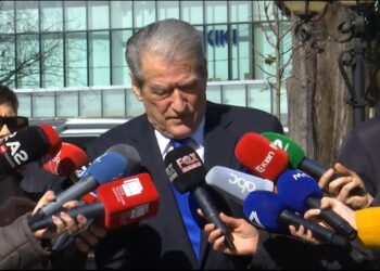 Berisha paralajmëron: Do dalin përgjime të komunikimeve të fshehta të qeveritarëve me bandat