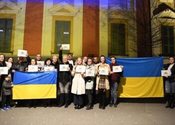 Bashkia e Tiranës ndriçohet me ngjyrat e flamurit ukrainas, Veliaj: Solidarizohemi me të drejtën e tyre për të jetuar të lirë