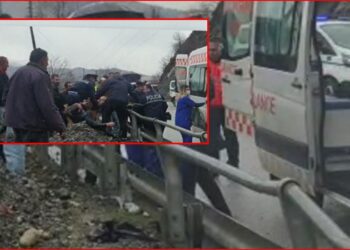 Tragjedi në Librazhd, makina përplaset me ‘Fordin’ dhe përfundon në lumë, tre viktima