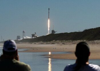 Satelitët e SpaceX të Elon Musk goditen nga stuhia gjeomagnetike një ditë pas nisjes në hapësirë