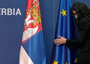 BE paralajmëron Serbinë: Bashkohu me qëndrimet e unionit kundër agresionit të Rusisë