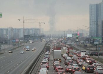 Pritet valë refugjatësh nga Ukraina. Vendet kufitare ngrenë qendrat e pritjes