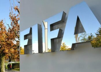 FIFA u bashkohet sanksioneve, heq flamurin e Rusisë dhe ndalon himnin kombëtar