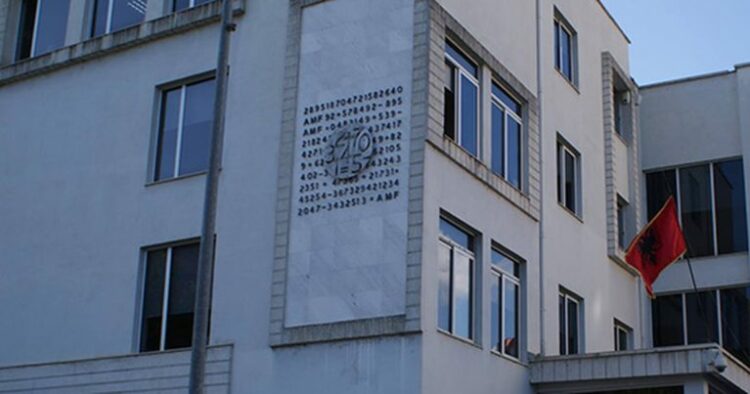 AMF çregjistron dy kompani agjente të bursave online, pezullon një të tretë