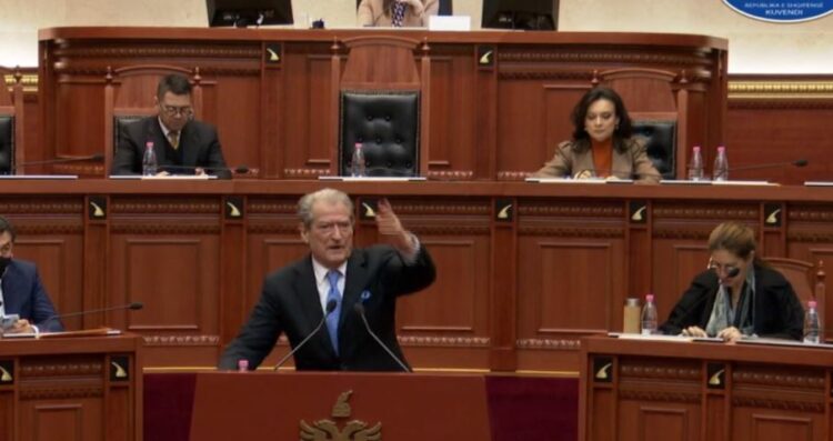 Berisha: Ambasada ruse po na kërcënon, parlamenti duhet të shprehë solidaritet me Ukrainën