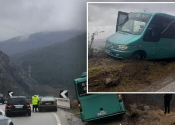 Furgoni me pasagjerë del nga rruga në kthesën e Murrashit në Librazhd, shpëton pa rënë në lumin Shkumbin