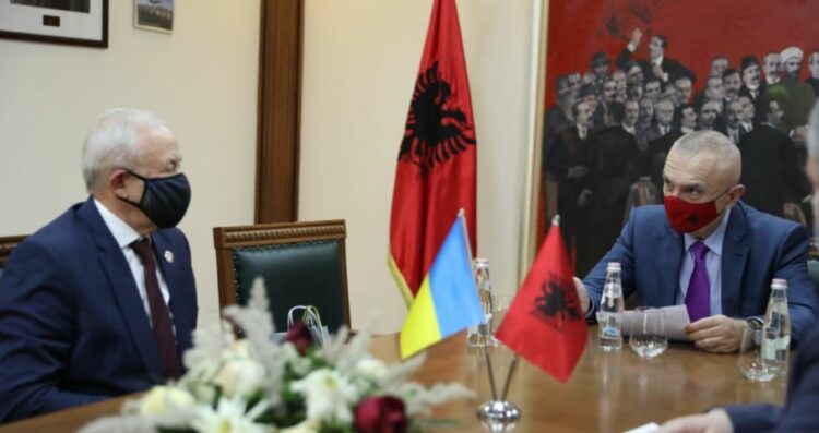 Presioni nga Rusia, Meta takon ambasadorin e Ukrainës në Tiranë: Jemi krah jush