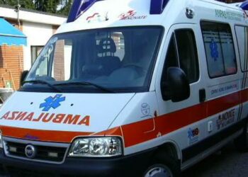 U përplasën me policinë, dy banorë të “5 Maji”-t nisen me autoambulancë drejt spitalit