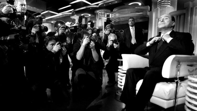 Vila, makina, para dhe varka luksoze marramëndëse! Berlusconi mbret i Scrooge me mbi 50 mln euro të deklaruara