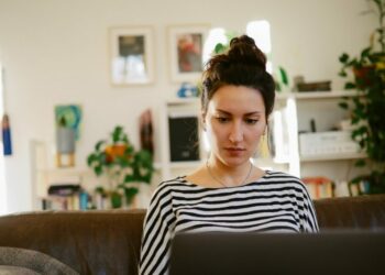 Si të përdorni LinkedIn për të gjetur një punë