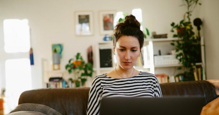 Si të përdorni LinkedIn për të gjetur një punë