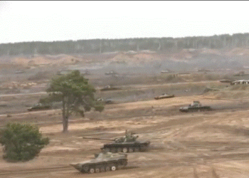 Tensionet me Rusinë, Ukraina shpall gjendjen e jashtëzakonshme për 30 ditë