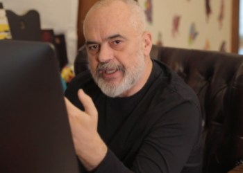 PD e akuzoi për fluturim me charter privat/ Rama i përgjigjet: Isha me biletë ekonomike