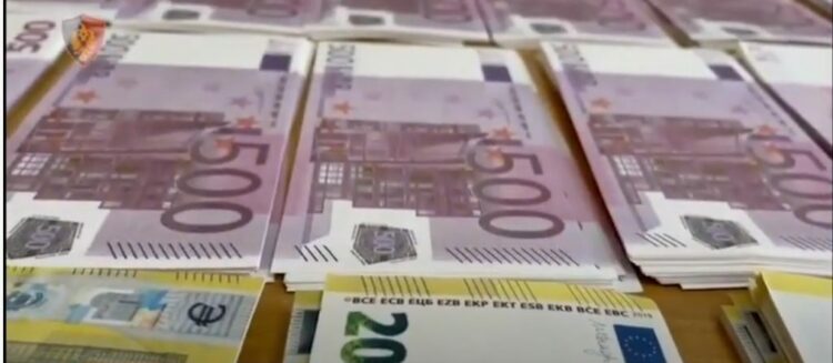 Rinas/ Kapen mbi një milion euro lekë të falsifikuara, arrestohet shtetasi kamerunas