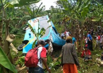Autobusi del nga rruga, 13 të vdekur dhe dhjetëra të plagosur