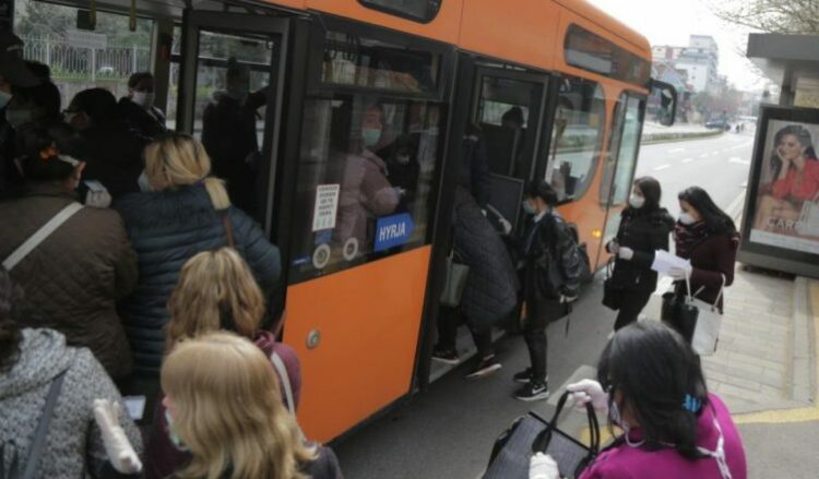 Unioni i Transportit Publik: Nuk do të ketë abone për muajin mars