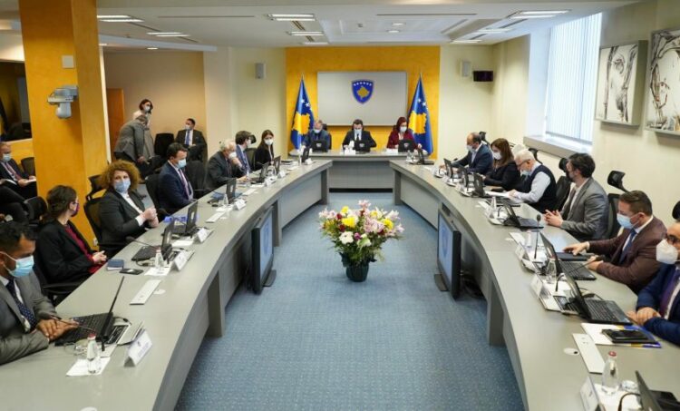 Hyjnë në fuqi tarifat e reja të energjisë, kryeministri Kurti arsyeton shtrenjtimin