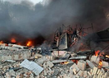 Ukrainasit largohen drejt Polonisë, vijojnë sulmet ruse