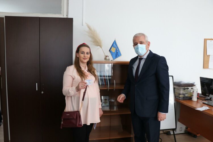 Kosova lëshon lejeqëndrimet me afat 5-vjeçar për shtetasit e Shqipërisë