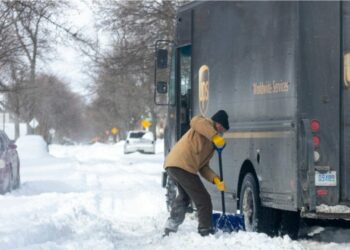 Stuhia e dimrit pezullon disa operacione transporti ndërkombëtare në SHBA