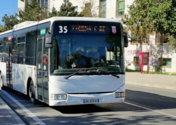Shtrenjtimi i naftës, Shoqata e Transportit paralajmëron ndërprerje të shërbimit nga 1 Marsi