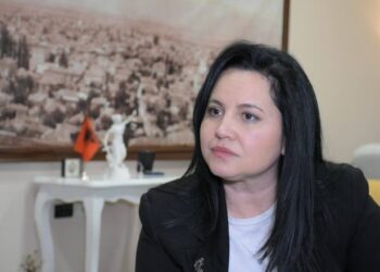 “Një arkë me peshk, euro dhe celular”/ SPAK kërkon 1 vit e 6 muaj burg për ish-zv.ministren e Brendshme, Rovena Voda