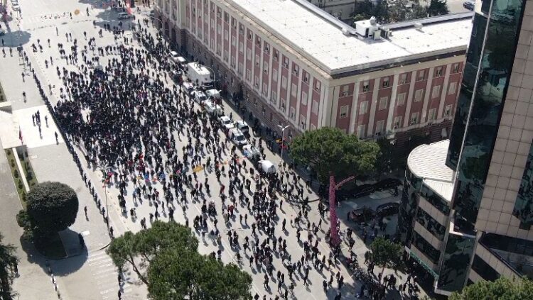 Protestat në Shqipëri! KE: Shqetësimet e qytetarëve për çmimet janë legjitime