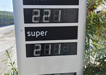 Çmimi i naftës rritet sërish, arrin 221 lekë për litër