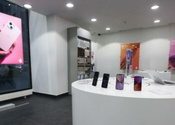 Nga Apple, Shell e deri tek Ford, cilat janë kompanitë që po tërhiqen nga tregu rus