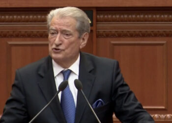 Berisha: Qeveria zbrazi digat në muajin gusht-shtator, shiti energji dhe solli krizën