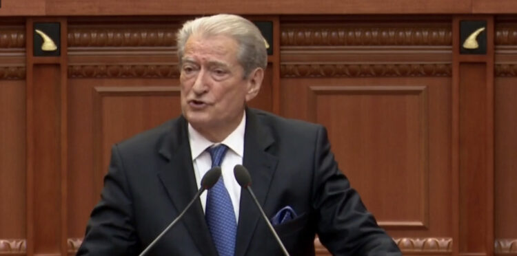 Berisha: Qeveria zbrazi digat në muajin gusht-shtator, shiti energji dhe solli krizën