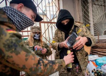 Ukrainasit përgatisin kurthin për rusët/ Mbi 10 mijë kokteje vdekjeprurëse molotov: I pret një makth!