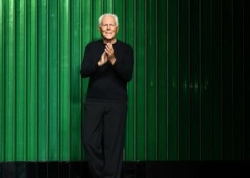 Në shenjë respekti për Ukrainën, sfilata e Giorgio Armanit s’ishte aspak e zakonshme