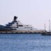 Jahti i oligarkut rus Roman Abramovich ankorohet në Bodrum, protesta për bllokimin e tij