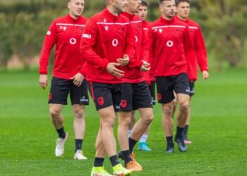 Kombëtarja mbërrin në Barcelonë, nis menjëherë përgatitjet për duelin me Spanjën