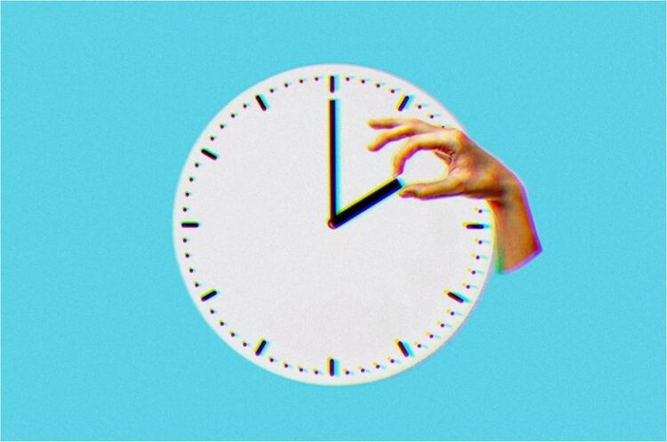 Si lindi ndryshimi i orës? A do të vijojë kjo traditë këtë të dielë (HISTORIA)