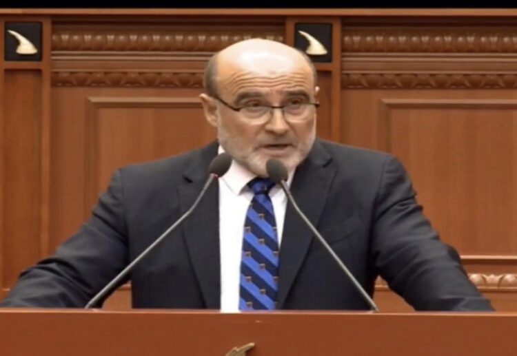 Dhuroi pagën gjithë mandatin e parë, deputeti i PS bën gjestin human: Edhe këtë 4 vjeçar rrogën do ta japë për familjet në nevojë