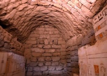 Zbulohen 5 varre mbi 4.600 vjeçare në Egjipt