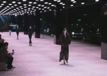 Java e modës në Paris, YSL prezanton koleksionin e ri vjeshtë/dimër