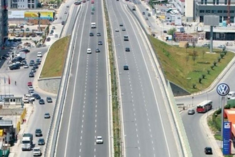 Aksident i rëndë në autostradën Tiranë-Durrës, shënohen 3 të plagosur